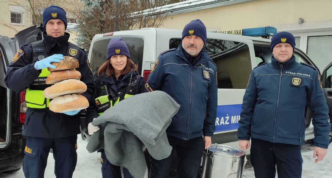 Akcja "Trochę Ciepła dla Bezdomnego" Caritas i Straży Miejskiej