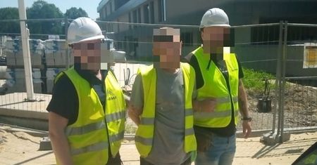 Niecodzienna akcja policji. Przebrali się za budowlańców