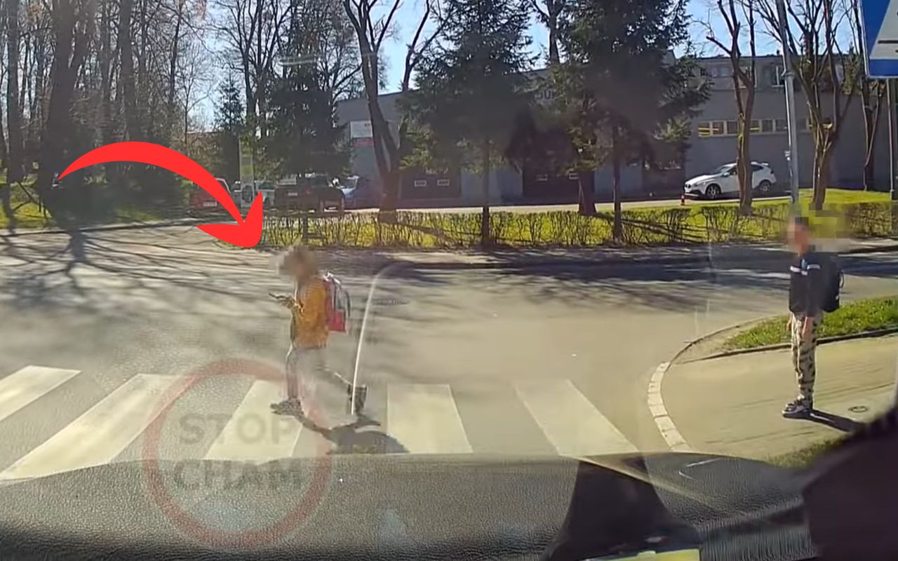 Dziecko zamiast na światła, patrzyło w telefon. Kierowca nie wytrzymał