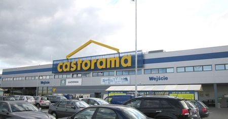 Biegał po Castoramie z siekierą. Ewakuowano blisko 100 osób
