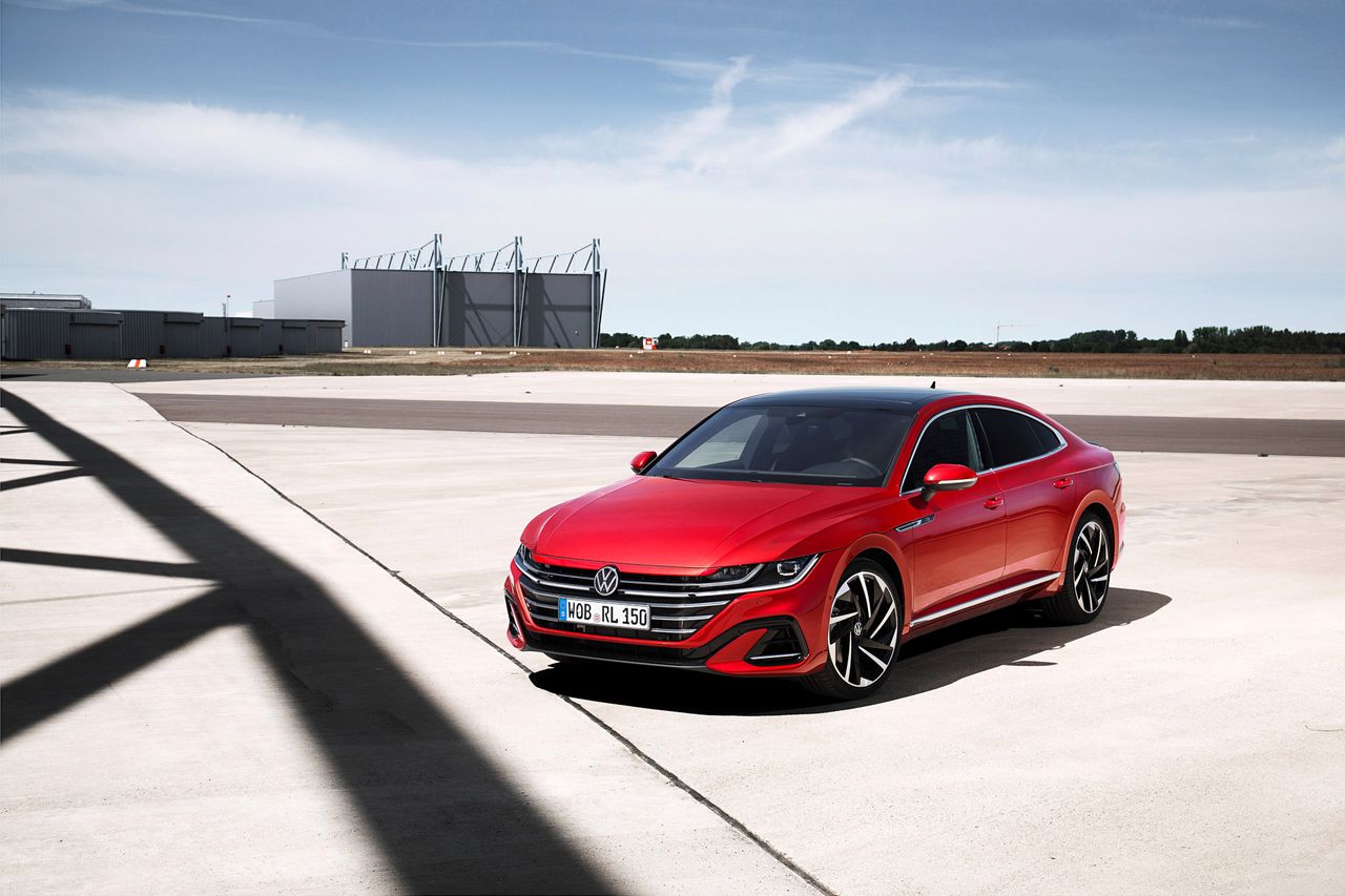 Volkswagen Arteon doczekał się wersji plug-in. Przejedzie 59 km na prądzie