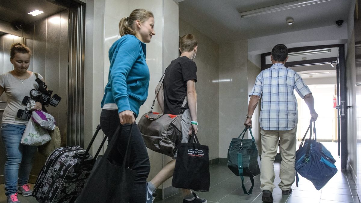Studenci
Lublin, 30.09.2014. W lubelskich akademikach trwa zakwaterowanie student�w, 30 bm. W przeddzie� rozpocz�cia kolejnego roku akademickiego ju� ponad po�owa miejsc jest obsadzona. (soa) PAP/Wojciech Pacewicz
Wojciech Pacewicz
akademik, kwaterowanie, mieszkanie studenckie, rok akademicki, rozpocz�cie, studenci, studia, zakwaterowanie, akademiki, edukacja, kwaterunek, nauka, wy�sze