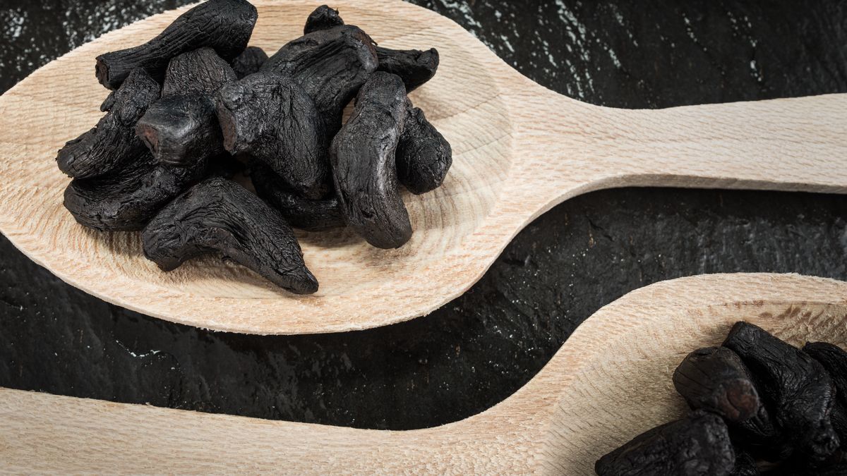 Czarny czosnek słynie z właściwości przeciwnowotworowych