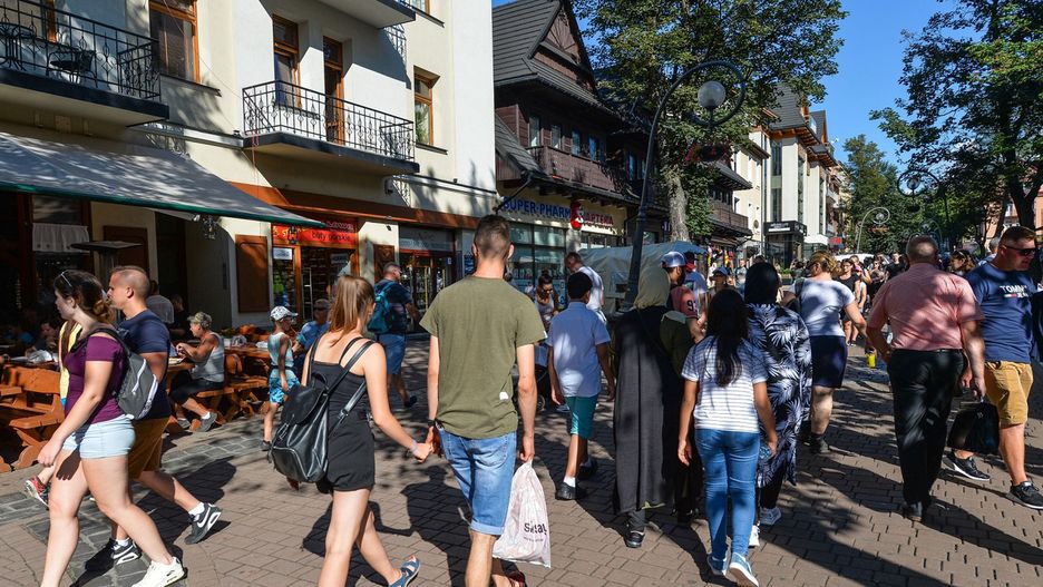 Zakopane w czerwonej strefie. Turyści wciąż mogą korzystać z hoteli 