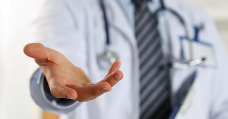 Skandal w szpitalu. Były ordynator usłyszał 18 zarzutów