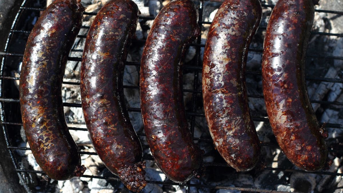 Kaszankę można grillować bez tacki i folii aluminiowej