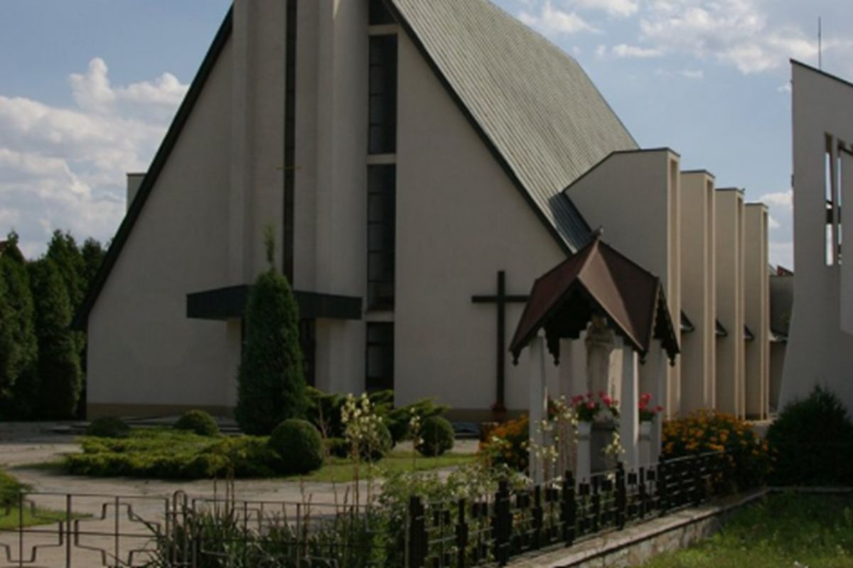 Nagłe zawieszenie księdza. Parafianie stoją za nim murem