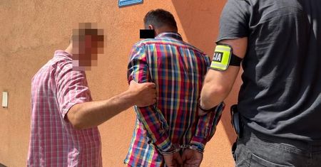 Rodzinna współpraca. 14-latka i jej wujek oszukali seniorów metodą "na policjanta"