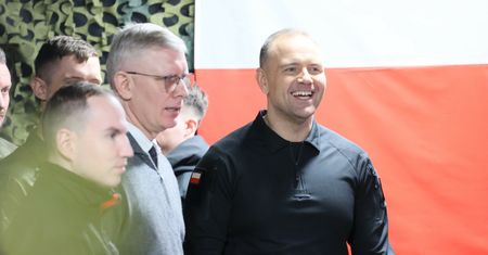 "Uzupełnia deficyty PiS". Eksperci o wizerunku Nawrockiego