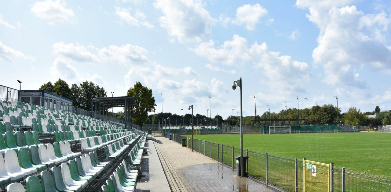 Oświetlenie na stadionie przy Drodze Dębińskiej na wiosnę przyszłego roku