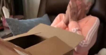 Reakcja babci na prezent. Wykrztusiła tylko: "o mój Boże"