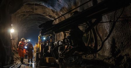 Specjalne osłony dla górników. Ministerstwo podpisało umowę