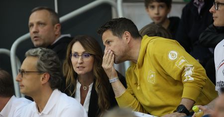 Trzaskowski i Schetyna na meczu Legii. Kibice nie mieli litości