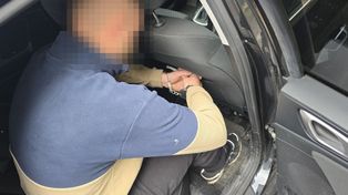 Legnica: 29-letni Ukrainiec zatrzymany w kradzionym volkswagenie