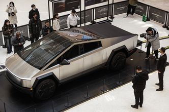 Problemy Tesli. Produkcja flagowego pojazdu wstrzymana przez mydło