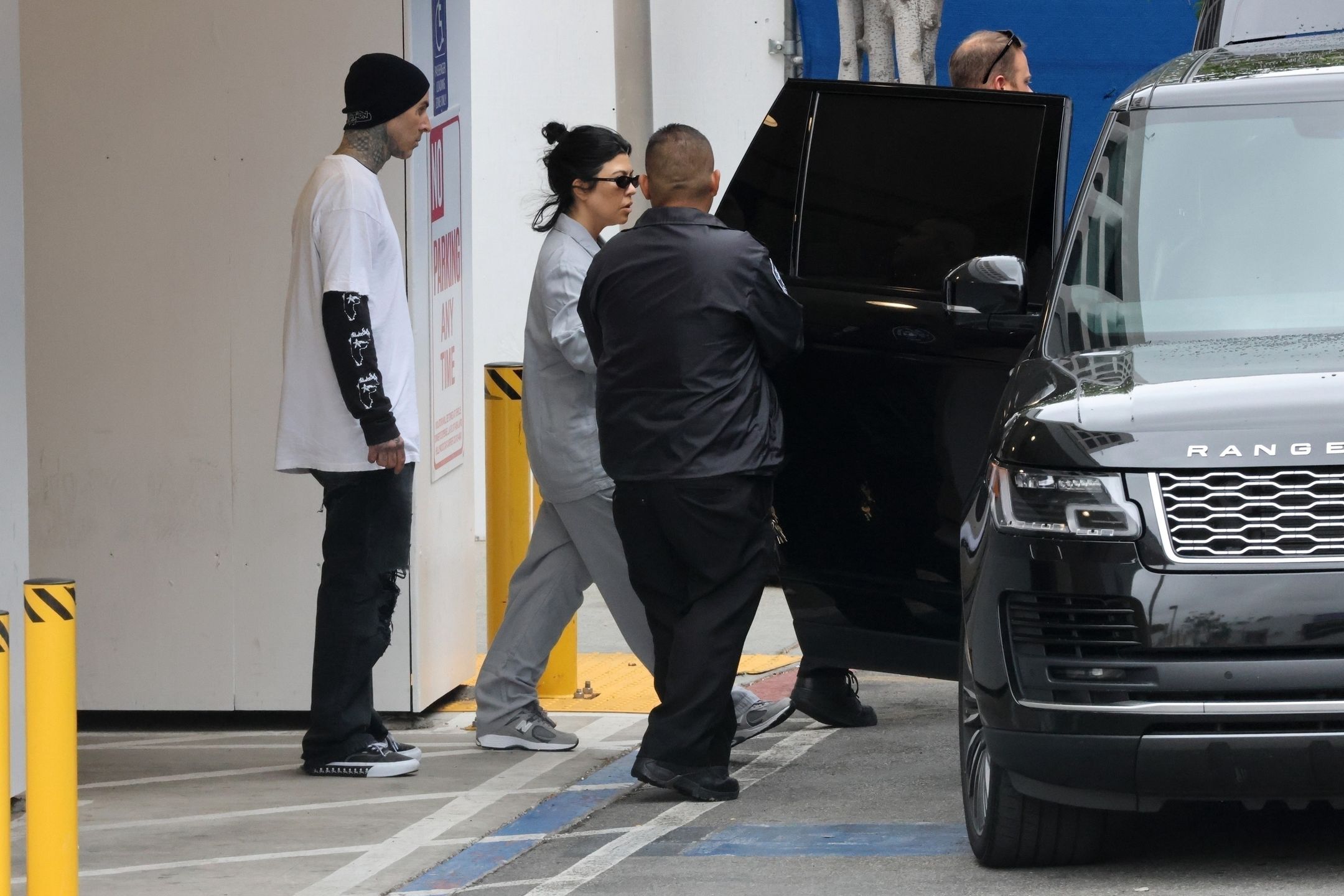 Kourtney Kardashian i Travis Barker opuszczają szpital