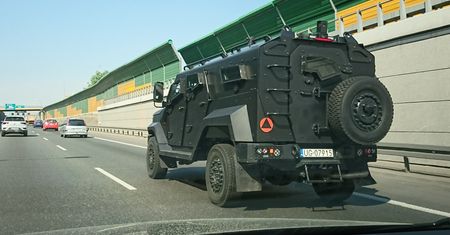 Wygląda jak bombowiec i brzmi jak wściekła burza. Nowy samochód Żandarmerii Wojskowej