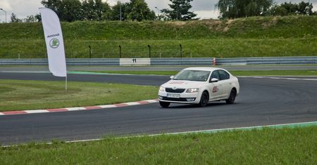 Cykl szkoleń dla kierowców na 10-lecie Szkoła Auto Škoda - część 1 i konkurs