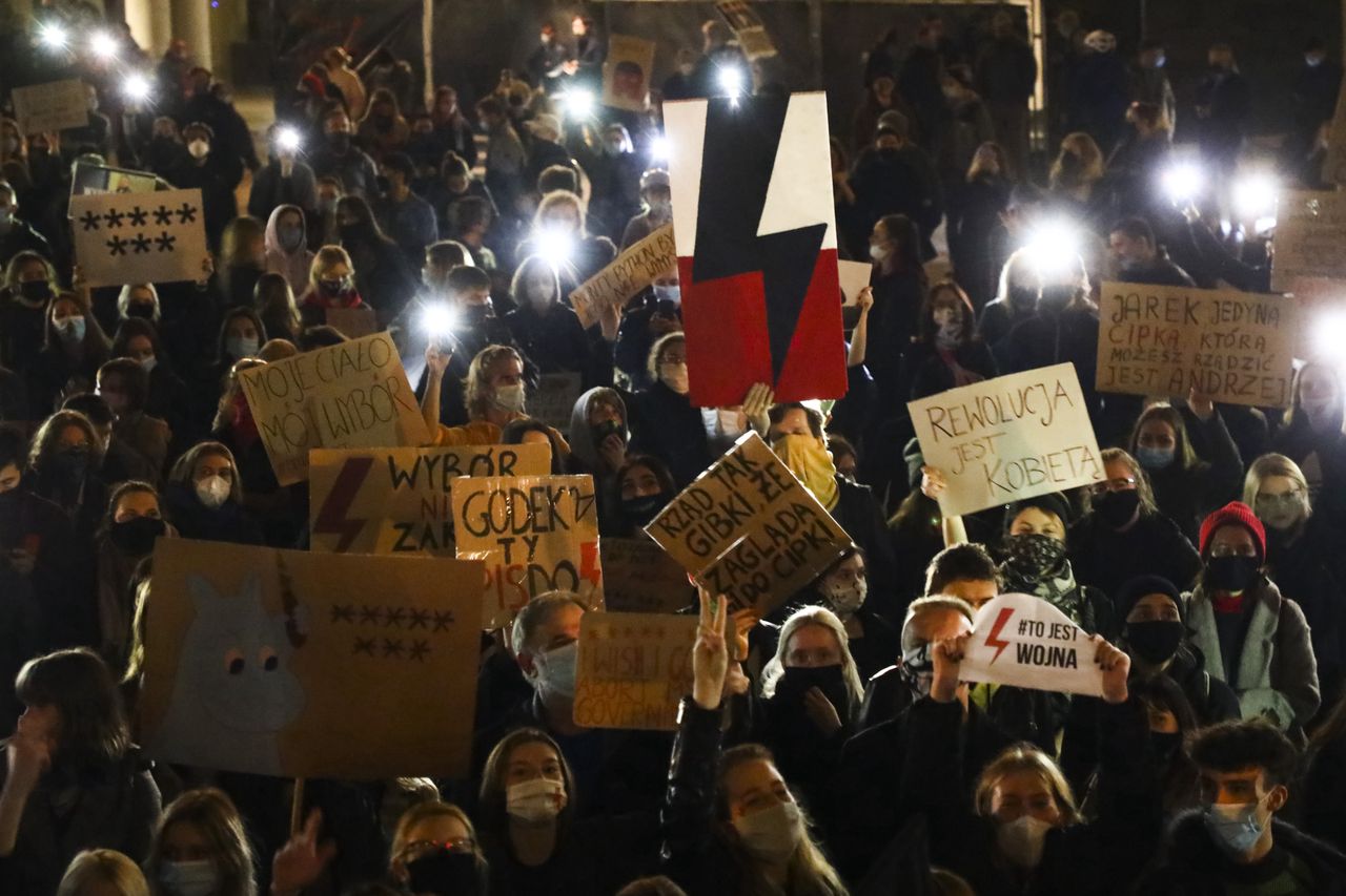 Dyrektorzy warszawskich szkół liczą uczniów na strajku? Kuratorium: nie zbieraliśmy takich informacji