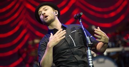 Timberlake podczas koncertu w Polsce żąda 12 samochodów i... słoika galaretki!