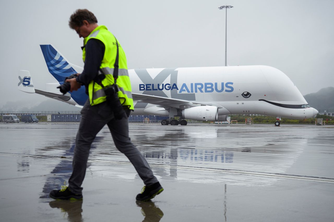 Airbus faces supply chain struggles, revises delivery forecasts