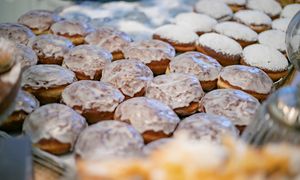 Kupują pączki "na firmę". Skarbówka może je ukarać. Oto warunki