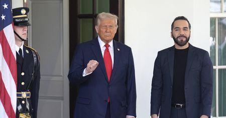Trump oskarża. "Miliony ofiar przez trzech ludzi"