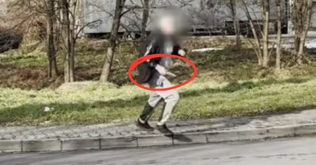 Biegł z nożem. Policja ujawnia nagranie z Myślenic