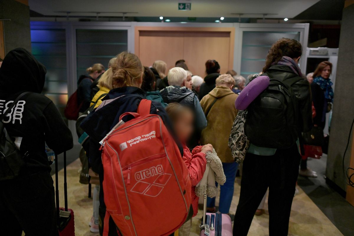 Pierwsi Polacy czekający na wylot z Izraela są już w Polsce