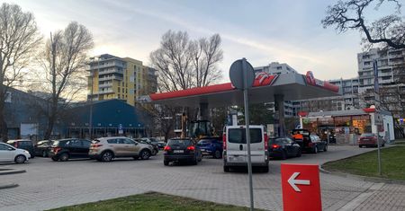 Polacy rzucili się do dystrybutorów. Uspokajamy: "paliwa w Polsce nie brakuje"