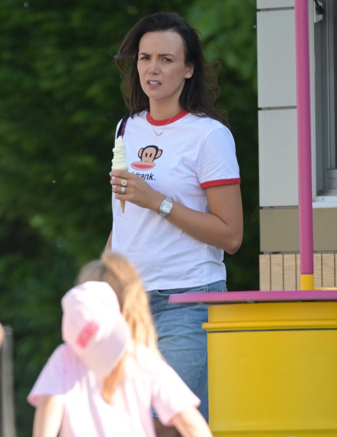 Paulina Krupińska i Sebastian Karpiel-Bułecka z dziećmi 