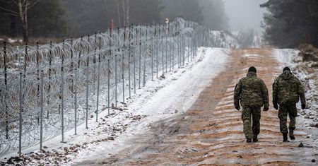 Rząd chce zapory na granicy z Białorusią. Mają ją zbudować dwie firmy