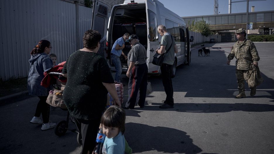 Ukrainian citizens return their lands from annexed territories via Russia
KHARKIV, UKRAINE - SEPTEMBER 27: Ukrainian citizens are settled in cars to go to safer spots to stay in Kharkiv, Ukraine on September 27, 2023. Ukrainian citizens leave the annexed territories, from the Belgorod region of Russia, through the humanitarian corridor established on the border between Ukraine and Russia, to the Sumy region, where they are picked up by volunteer teams of the charity organization 'The Way of Ukraine' and transported to the capital Kiev and Kharkiv for safer spots where they stay in special houses allocated for them by the aid organizations. Ozge Elif Kizil / Anadolu Agency/ABACAPRESS.COM 
Dostawca: PAP/Abaca
AA/ABACA
Kyiv, Transport / Infrastructure