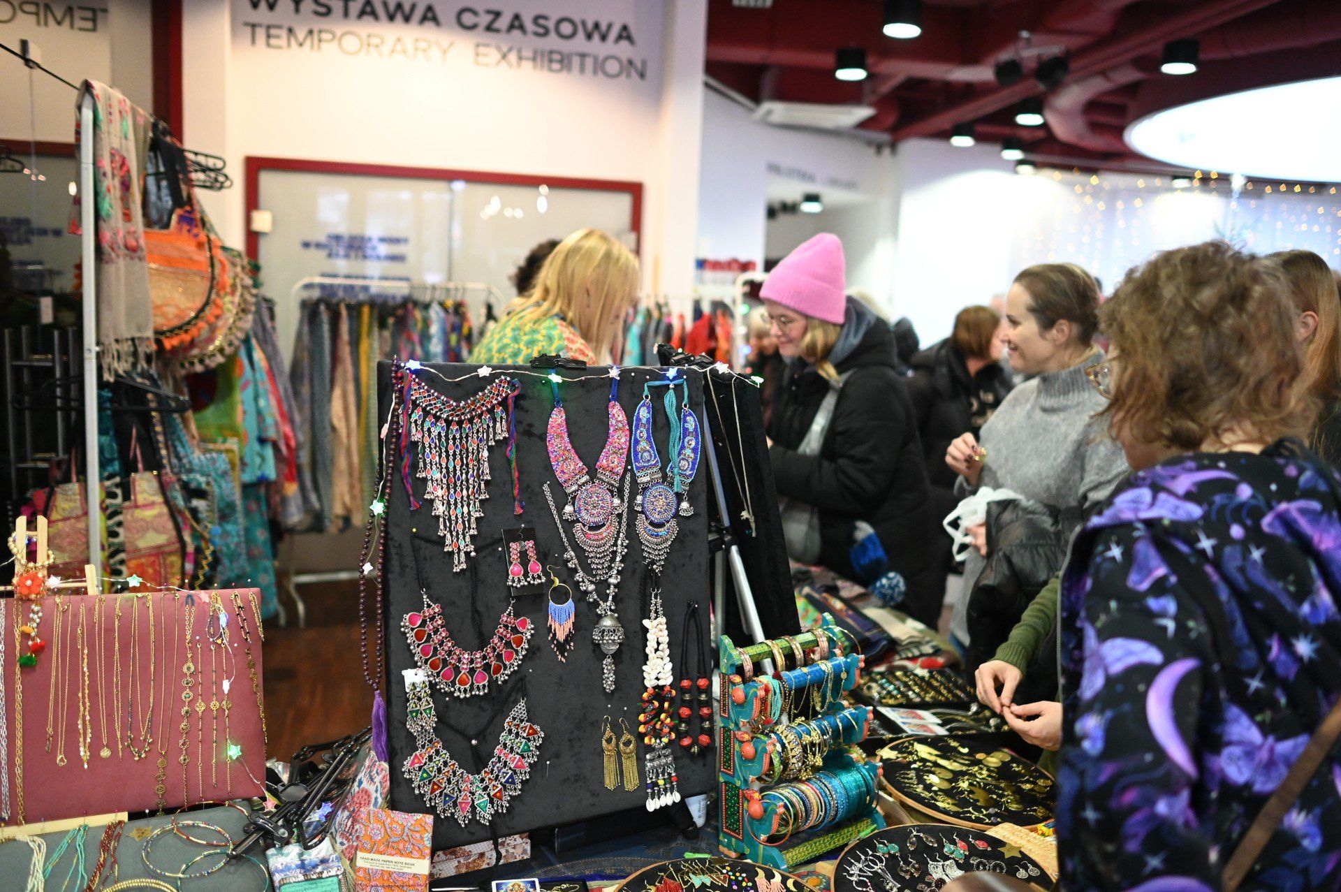 Bazar w Muzeum Azji i Pacyfiku to okazja dla wszystkich, którzy szukają niepowtarzalnych prezentów.