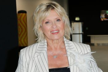 Zadała szyku na ściance. Postawiła na skórzaną mini i panterkę