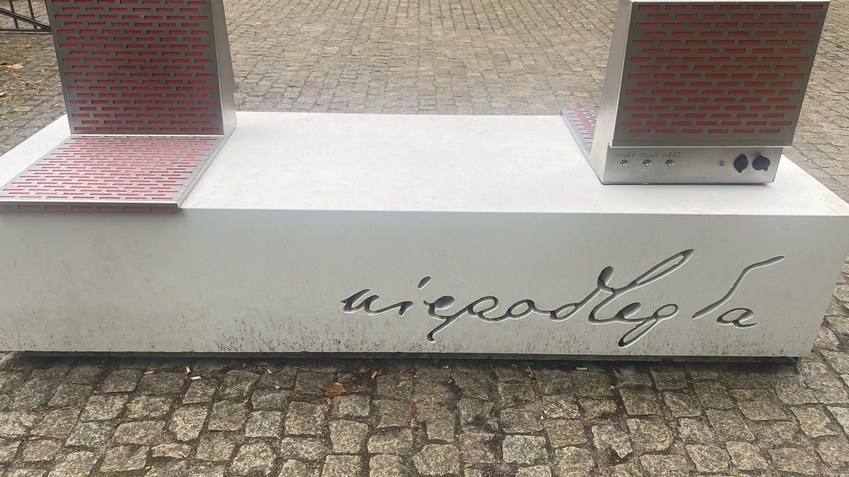 Ławki niepodległości nie są w najlepszym stanie