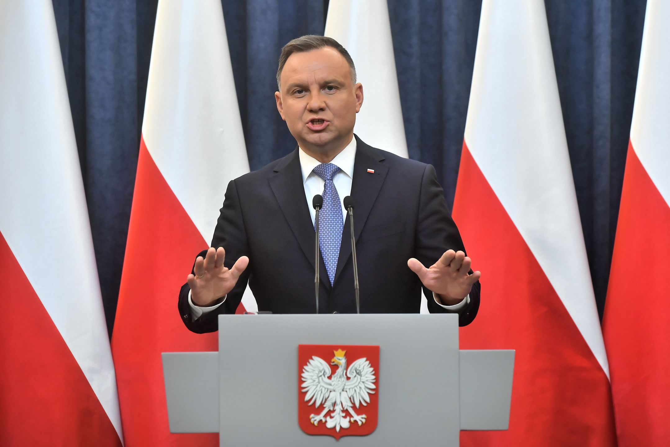 Andrzej DudaWarszawa, 27.12.2021. Prezydent RP Andrzej Duda podczas wypowiedzi dla medi�w w Pa�acu Prezydenckim w Warszawie, 27 bm. Prezydent odm�wi� podpisania nowelizacji ustawy o radiofonii i telewizji i skierowa� j� do Sejmu do ponownego rozpatrzenia. (amb) PAP/Andrzej LangeAndrzej LangeAndrzej Duda, bfriefing prasowy, g�owa pa�stwa, pa�ac prezydencki, polityk, polityka, prezydent RP