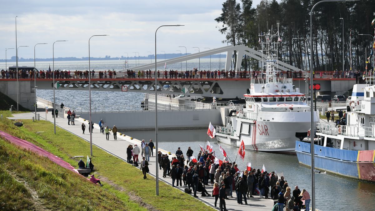 17 września 2022 r. otwarto Kanał Żeglugowy będący częścią nowej drogi wodnej łączącej Zalew Wiślany z Zatoką Gdańską