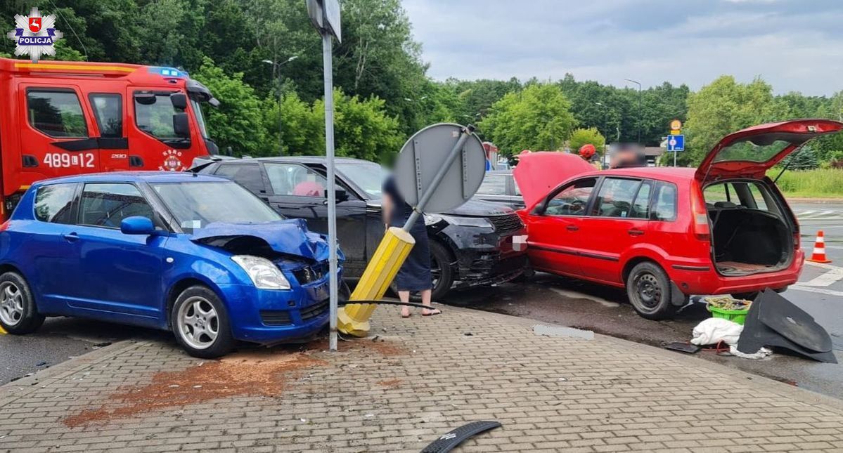 Wypadek na skrzyżowaniu w Poniatowej
