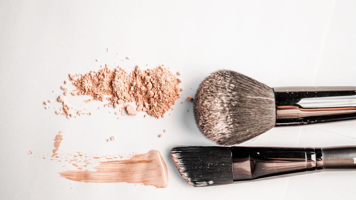 Podkład mineralny – sypki czy płynny? Podpowiadamy, co wybrać