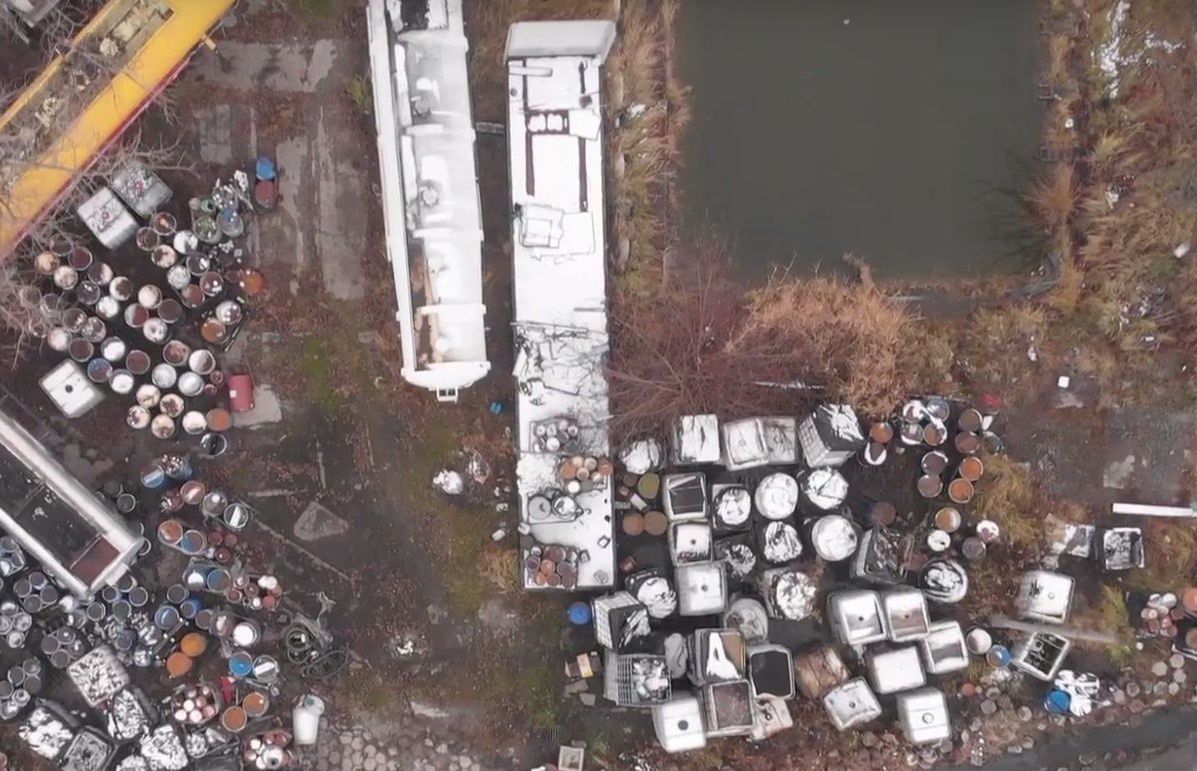 Śląskie. Do końca roku zostanie usuniętych ponad 360 ton niebezpiecznych odpadów porzuconych w Bytomiu Łagiewnikach.