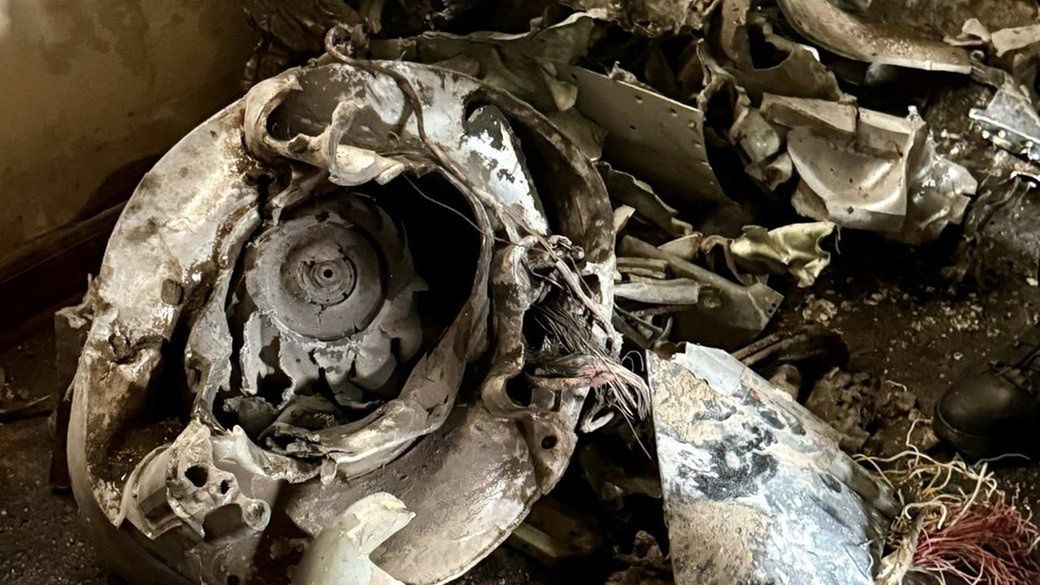 Części Iskandera, którym uderzono w ukraiński budynek rządowy 