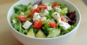 Sałatka grecka nie podejdzie wodą. Zapamiętaj prostą zasadę