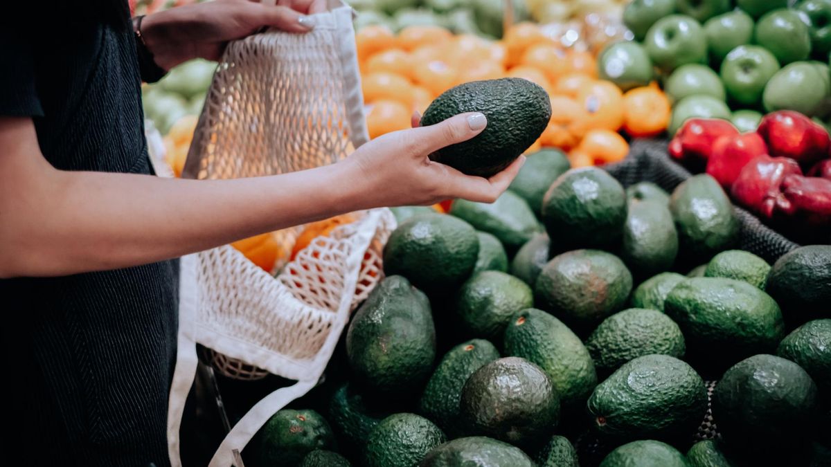 Jak owoce wspierają długie życie? Warto po nie sięgać regularnie