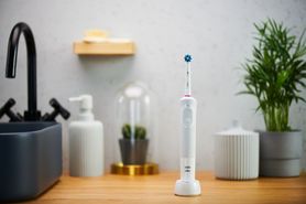 Elektryczna szczoteczka do zębów: czy faktycznie czyści lepiej? 