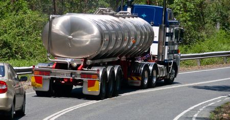 Olej smarowy sprzedawali jako napędowy. Po trzech latach śledztwa sprawa trafiła do sądu