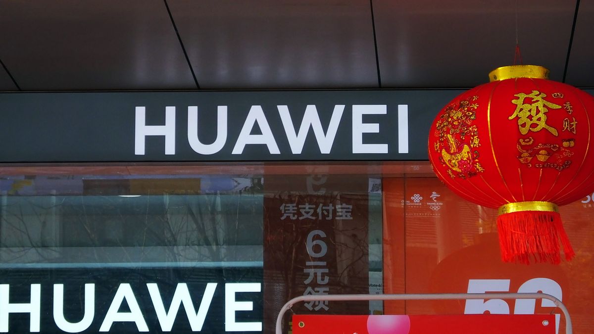 Trump zadaje kolejny cios Huawei /fot. GettyImages