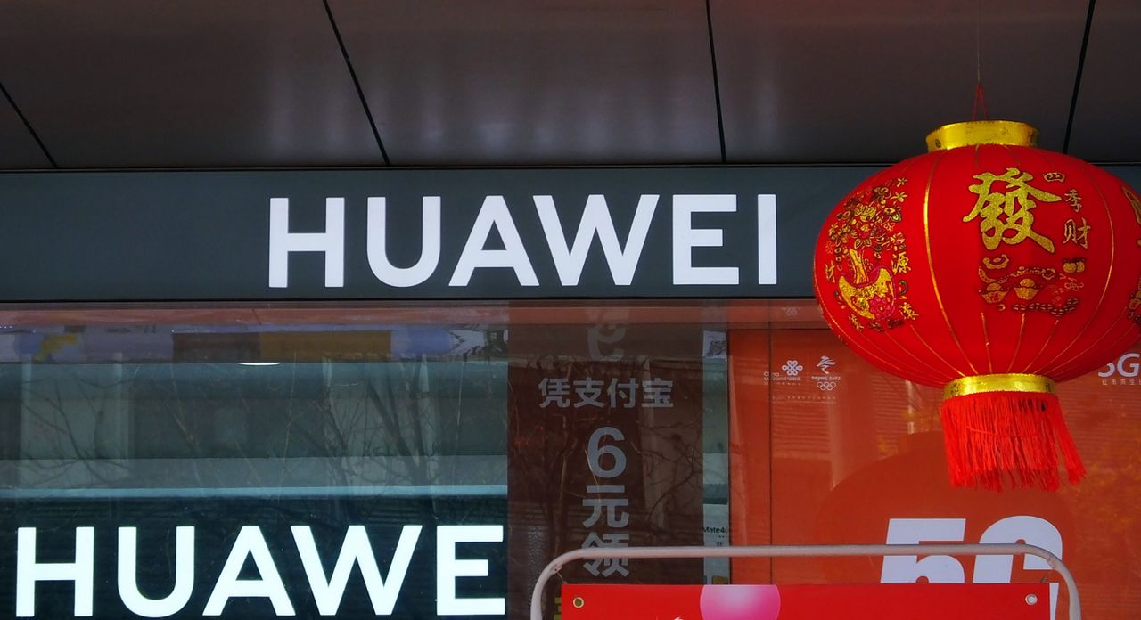 Donald Trump znowu uderza w Huawei. Wstrzymano około 150 licencji