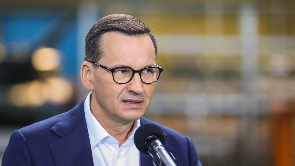 Gliwice, 29.07.2023. Premier Mateusz Morawiecki podczas wizyty w Zakładach Mechanicznych Bumar-Łabędy S.A. w Gliwicach, 29 bm. (amb) PAP/Zbigniew Meissner
