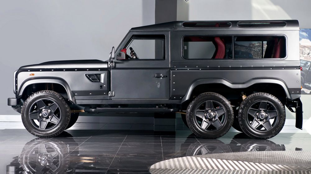 Kahn Land Rover Defender 6x6 Flying Huntsman za połowę ceny Mercedesa G63 AMG 6x6